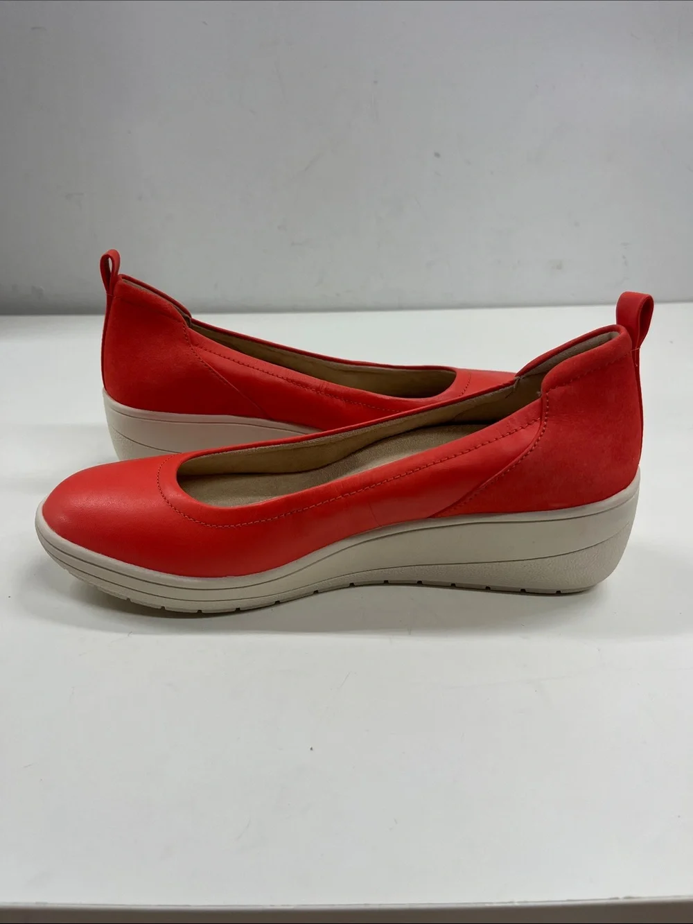 Brand New Vionic Jacey Slip-On Wedge Shoes Poppy Size 7.5